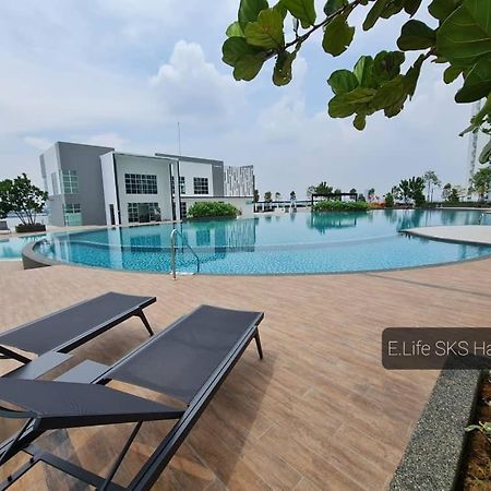 E Life Sks Habitat With Wifi Netflix Apartment Johor Bahru Luaran gambar