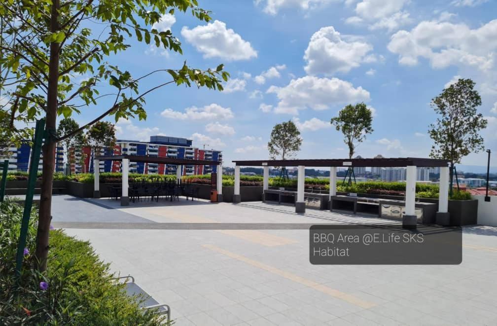 E Life Sks Habitat With Wifi Netflix Apartment Johor Bahru Luaran gambar